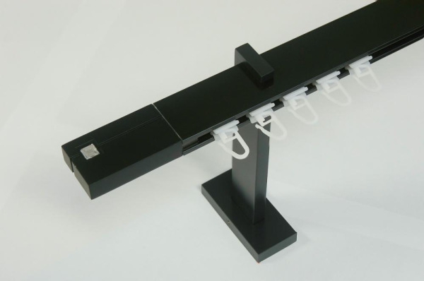 Garniže SQUARE LINE čierna - jednoradové - KRYSTAL čierna