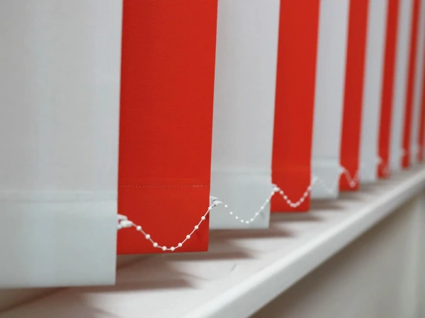 Dvojfarebné vertikálne žalúzie - látka KAMERUN BO (zatemňujúca) 3