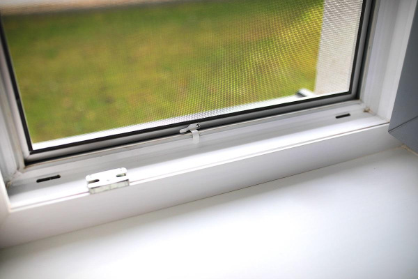 Sieťky na  OKNO - pevné MAX - farby RAL 3